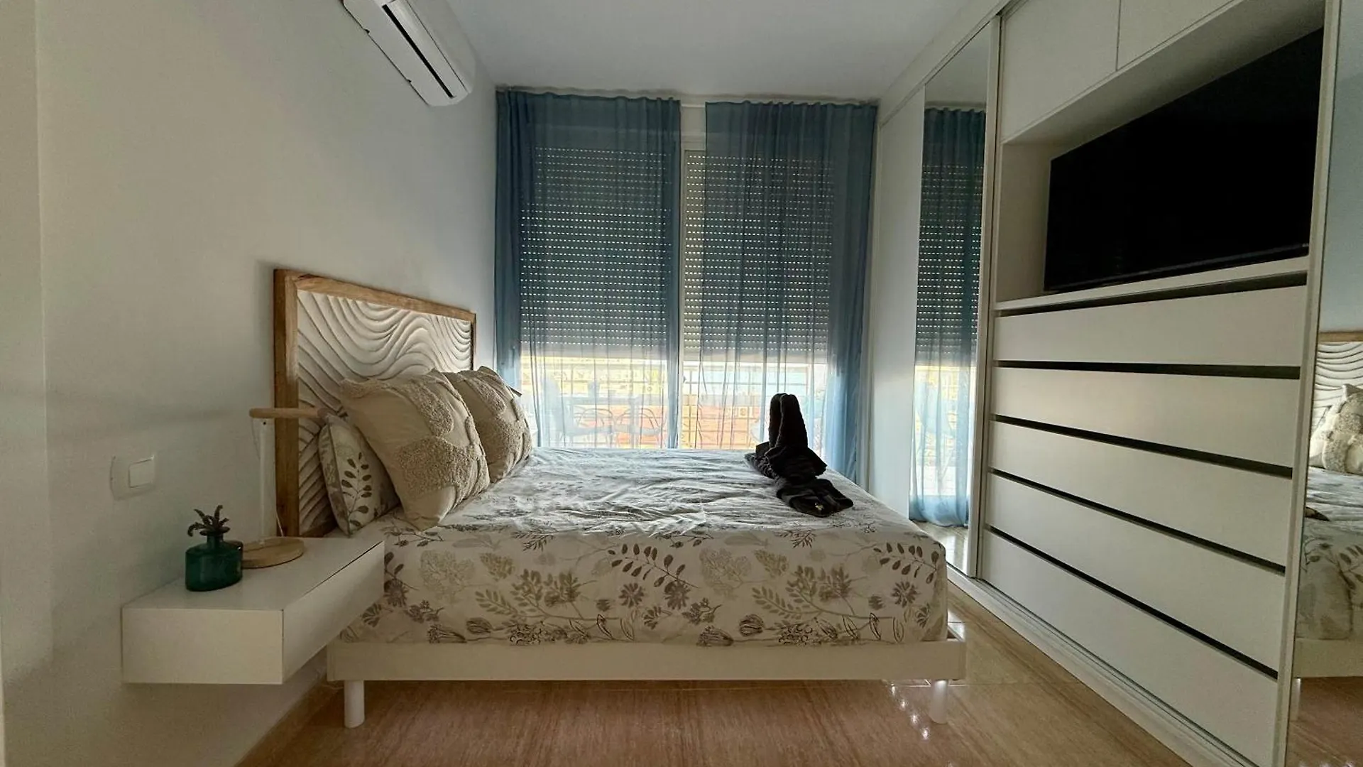 Apartment Arrecife De La Roca, Una Ventana Al Mar Torremolinos Spain