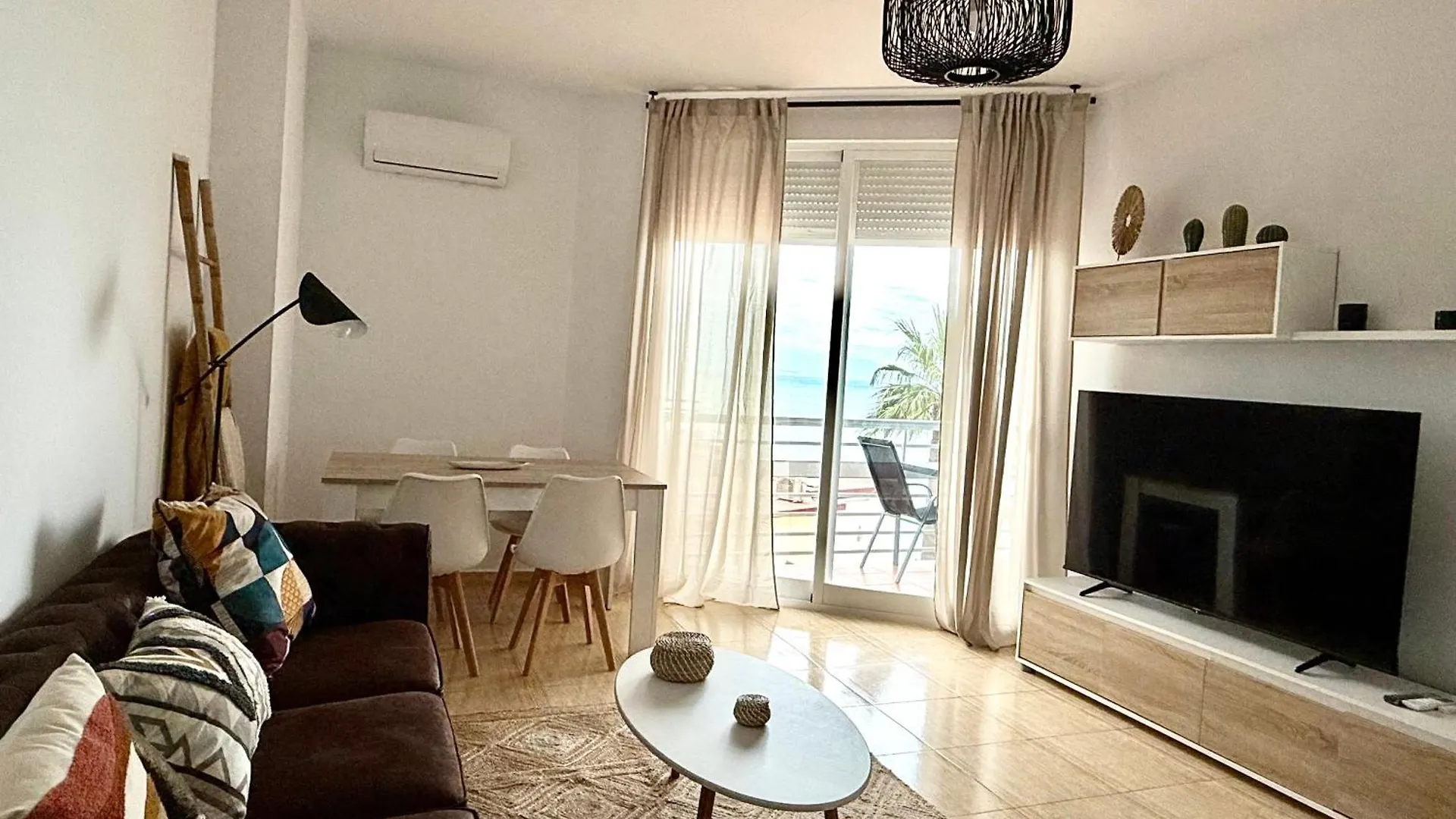 Arrecife De La Roca, Una Ventana Al Mar Torremolinos